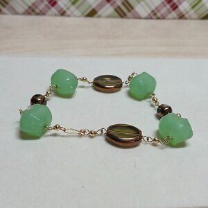 Hand Crafted Green Pig & Beaded Gold Tone Bracelet Fashion Costume Jewelry #35